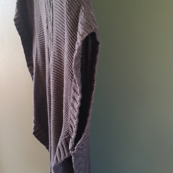 Ricki's Knit Warm Wide Collar Rounded Hem Side Button Poncho Sz M/L Charcoal - Picture 6 of 6